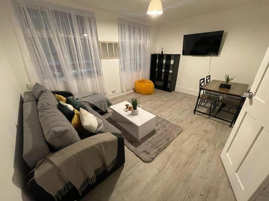 Comfy 2 Bedroom On Tower Bridge ロンドン エクステリア 写真