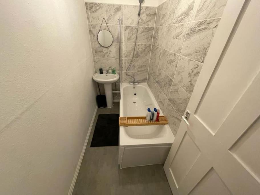 Comfy 2 Bedroom On Tower Bridge ロンドン エクステリア 写真