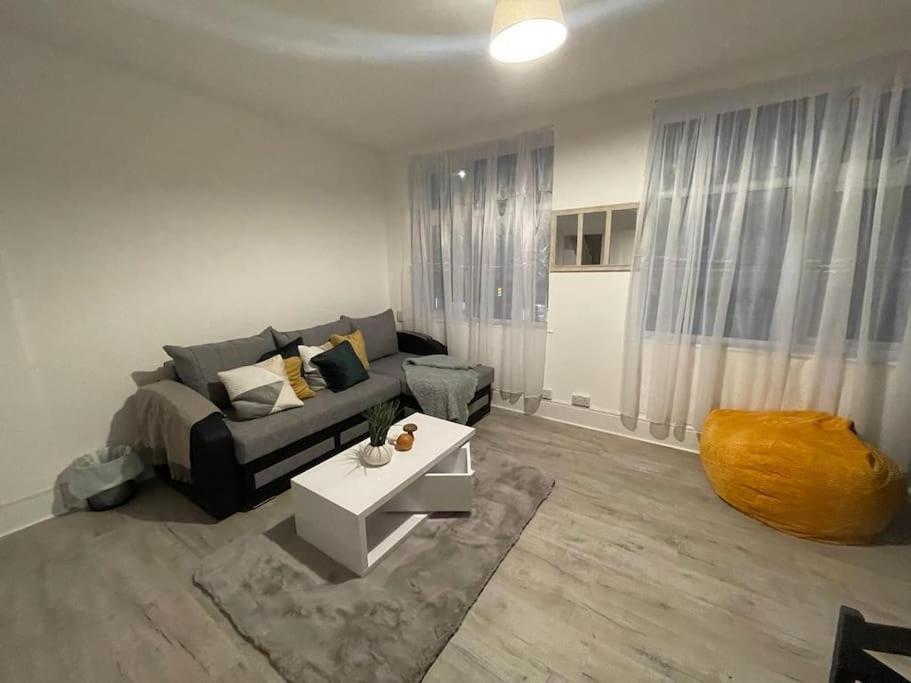 Comfy 2 Bedroom On Tower Bridge ロンドン エクステリア 写真