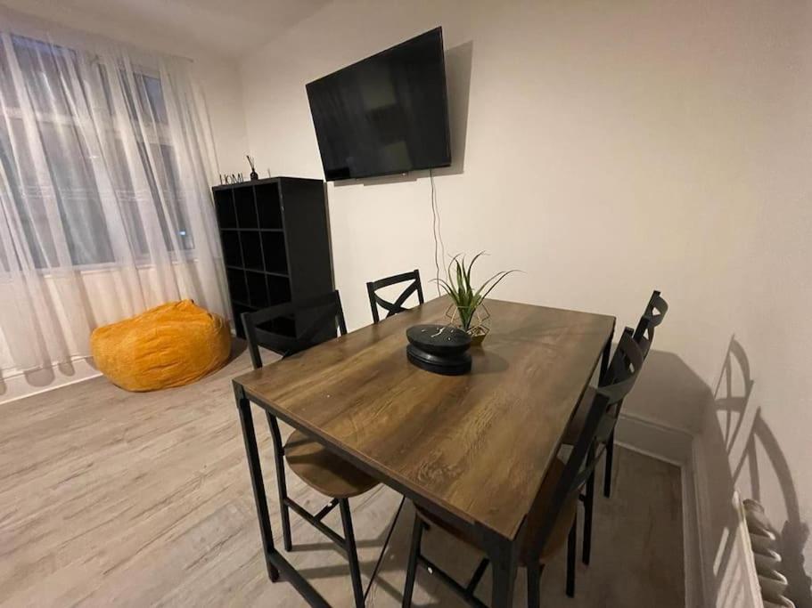 Comfy 2 Bedroom On Tower Bridge ロンドン エクステリア 写真